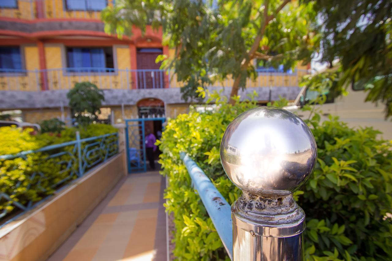 Grande Hotel Isiolo エクステリア 写真